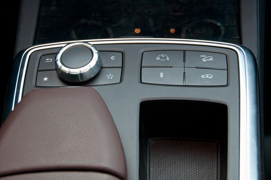  Mercedes-Benz ML63 AMG 2012 года  (фото 13 из 70)